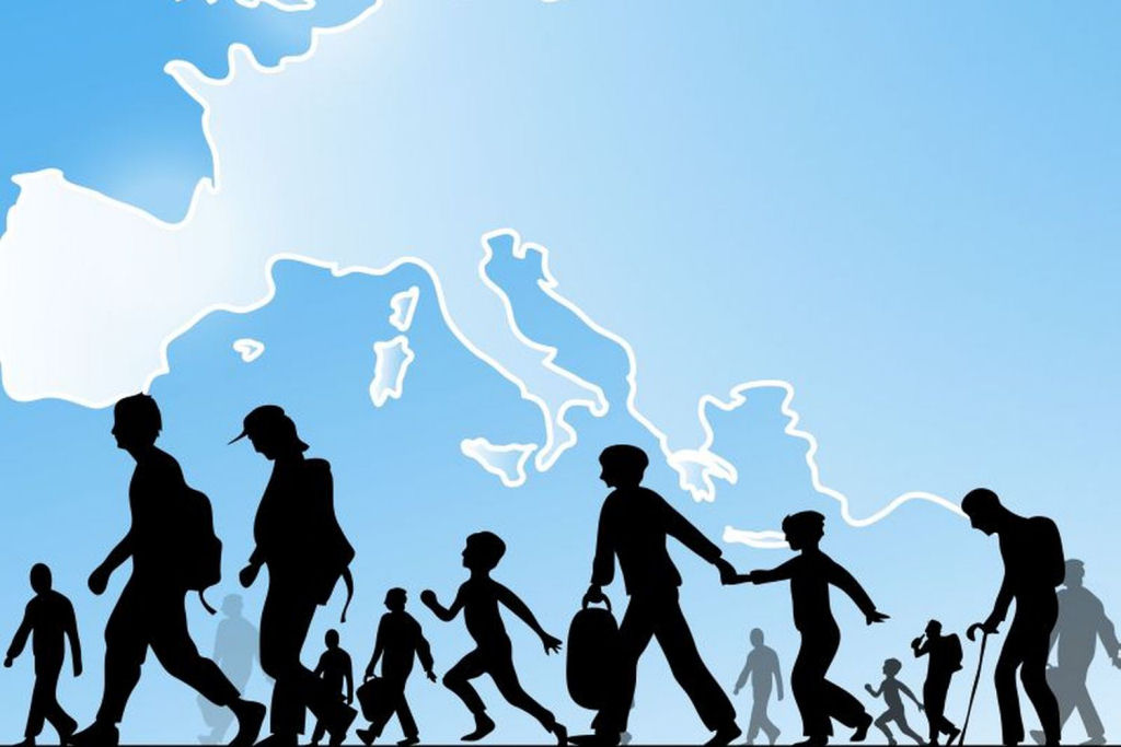 silhuete migrantov na ozadju zemljevida Evrope
