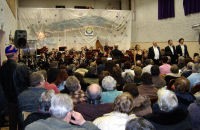 dec17-Komen_BozicniKoncert_Tenorji-Sopranistka-m