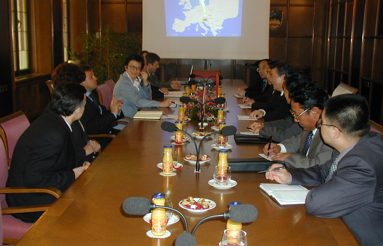 20020411 KitajskaDelegacija01