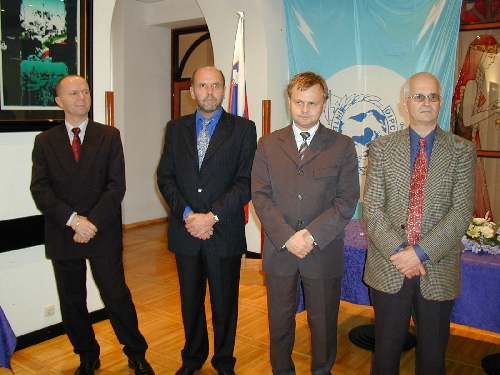 interpol skupinska