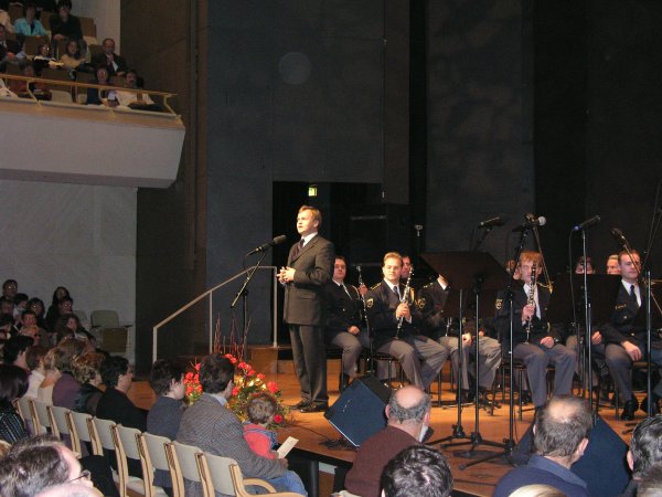 slika nagovora generalnega direktorja policije na tradicionalnem božično-novoletnem koncertu v Cankarjevem domu, 2003