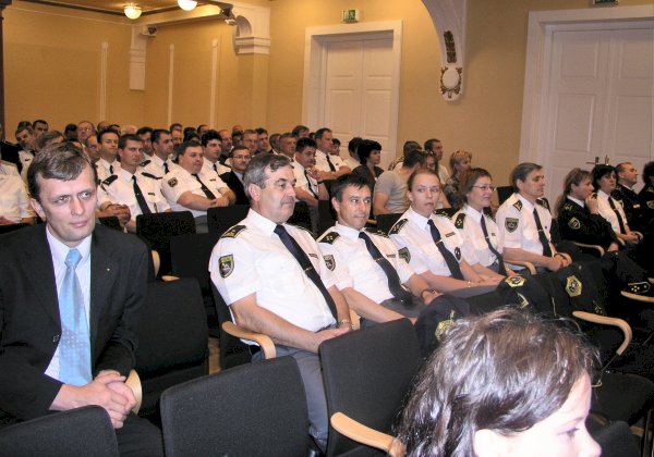 slika udeležencev osrednje slovesnosti ob dnevu policije v Unionski dvorani, Ljubljana, 2004