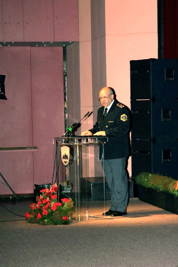 slika nagovora generalnega direktorja policije na slovesnosti ob dnevu policije,  Ljubljana, 2005