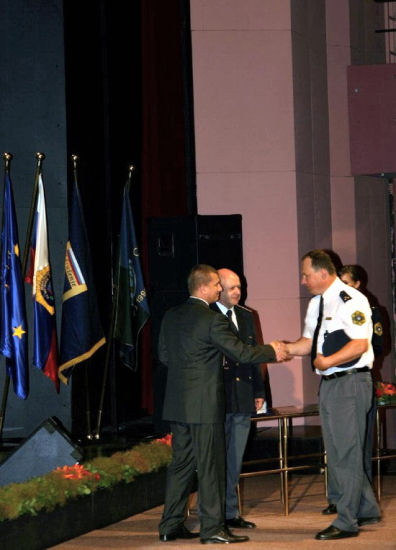slika s podelitve priznanj na slovesnosti ob dnevu policije, Ljubljana, 200