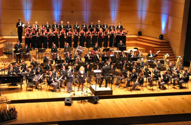 slika z božično-novoletnega koncerta Policijskega orkestra, Cankarjev dom, 2006