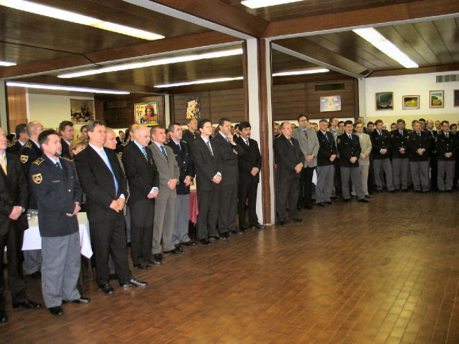 slika udeležencev prednovoletnega sprejema v Tacnu, 2006