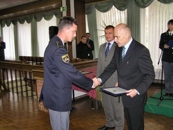 slika s podelitve priznanj dobitnikom nagrad za dobro prakso, Tacen, 2006