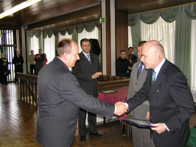 slika s podelitve priznanj dobitnikom nagrad za dobro prakso, Tacen, 2006