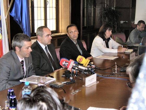 061011 NK mednarodnaZdruzba