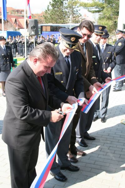 slika s slovesnosti ob odprtju nove policijske postaje, Brežice 2007
