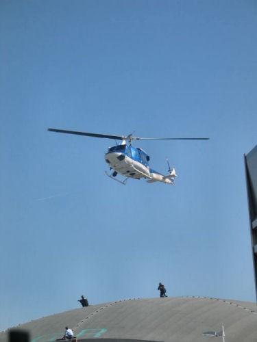 slika s predstavitve helikopterskega reševanja policijske gorske enote, 2008