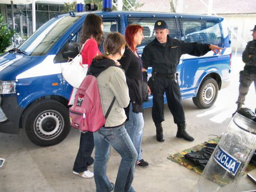 Predstavitev policijskih enot, njihove opreme in vozil na Študentski areni, 2008