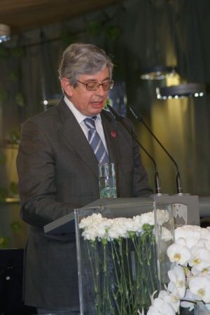 slika nagovora portugalskega notranjega ministra na slovesnosti, Brnik, 2008