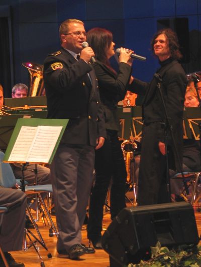 slika s slovesnosti ob spominskem dnevu Združenja Sever v Porotorožu, 2008, solista  in dirigent