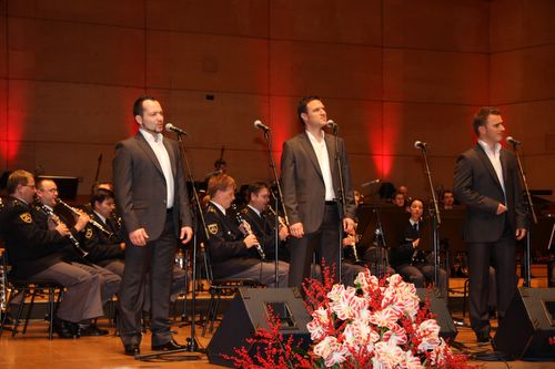 slika z nastopa orkestra na Božično-novoletnem koncertu v Cankarjevem domu, 2008, trio Eroika
