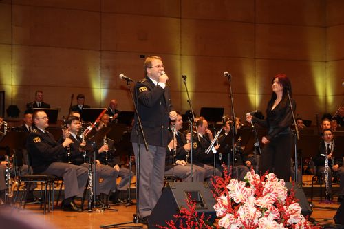 slika z nastopa orkestra na Božično-novoletnem koncertu v Cankarjevem domu, 2008, solista