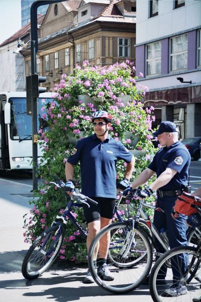 policisti kolesarji