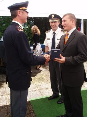tuji podelitev