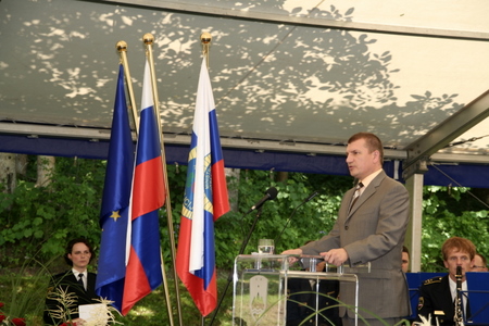slika nagovora ministra za notranje zadeve na slovesnosti ob dnevu policije v Gotenici, 2008