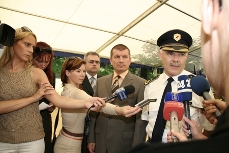 slika s slovesnosti ob dnevu policije v Gotenici, 2008, generalni direktor policije in minister za notranje zadeve