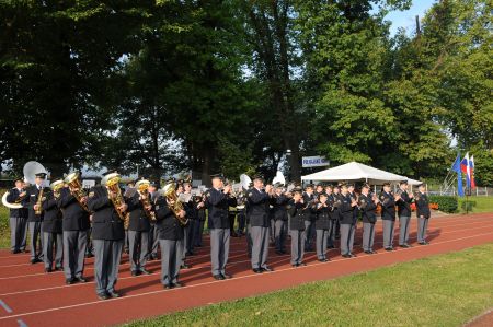 slika z nastopa Policijskega orkestra ob odprtju sedmih policijskih iger, Tacen, 2008
