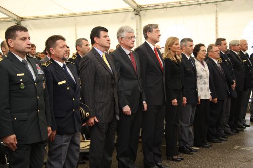 slika udeležencev slovesnosti ob dnevu policije, Tacen, 2009