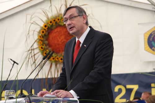 slika predsednika Republike Slovenije med govorom na slovesnosti, Tacen, 2009