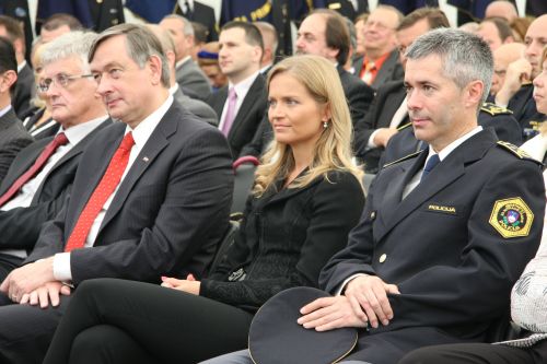 slika udeležencev slovesnosti ob dnevu policije, Tacen, 2009