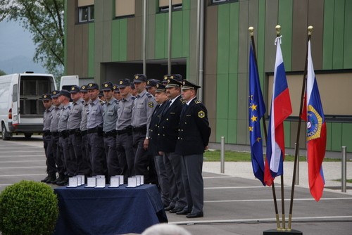slika prejemnikov spominskih znakov policije ob 60-letnici šolanja službenih psov, Gmajnice, 2009