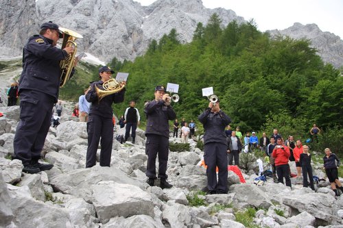 slika z nastopa kvarteta trobil Policijskega orkestra, Turska gora, 2011