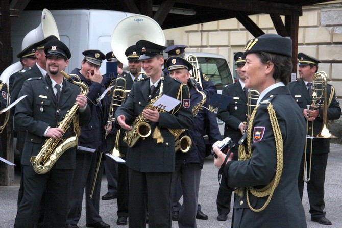 slika z vaje pred nastopom obeh orkestrov, Ljubljana, 2013