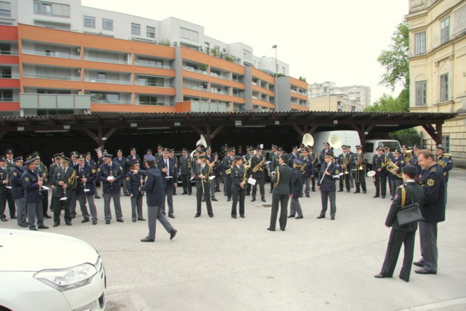 slika z vaje pred nastopom obeh orkestrov, Ljubljana, 2013