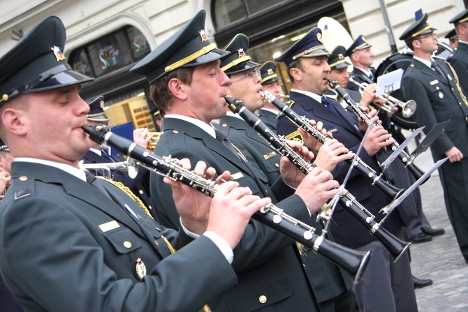 slika z nastopa Policijskega orkestra in Orkestra Slovenske vojske ob vseslovenskem dnevu ljubezni, Ljubljana, 2013