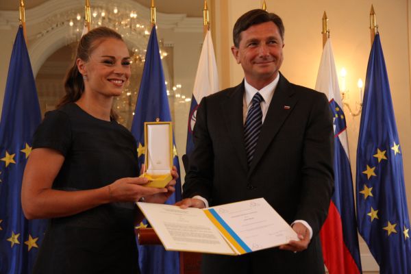 tinamaze zlatired10