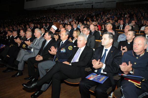 slika udeležencev na slovesnosti ob dnevu hrvaške policije, Zagreb, 2013