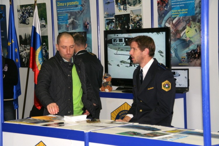 slika z razstavnega prostora policije na Informativi z vrhunskim športnikom, 2014