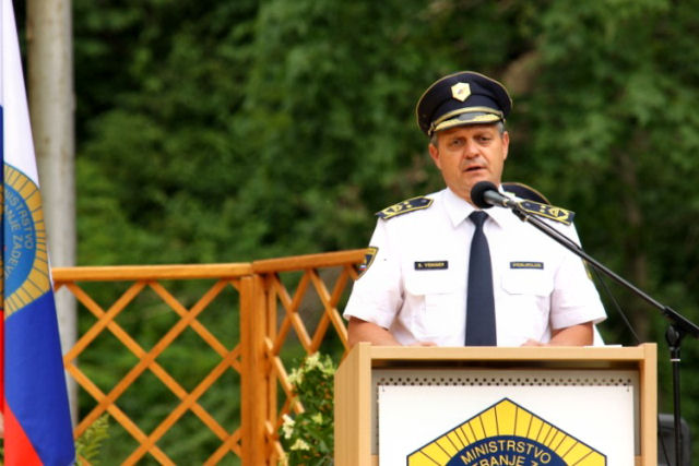 slika generalnega direktorja policije med govorom na slovesnosti ob dnevu policije