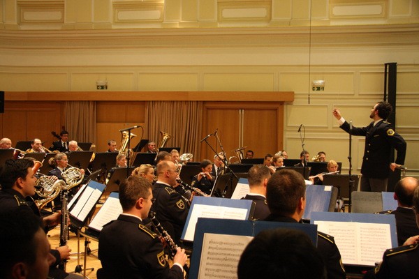 slika z nastopa Policijskega orkestra na dobrodelnem koncertu 