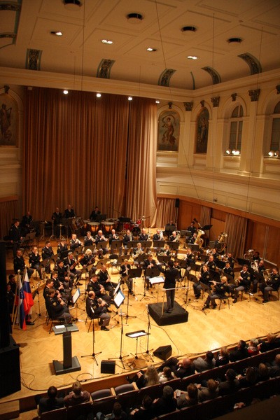 slika z nastopa Policijskega orkestra na dobrodelnem koncertu 
