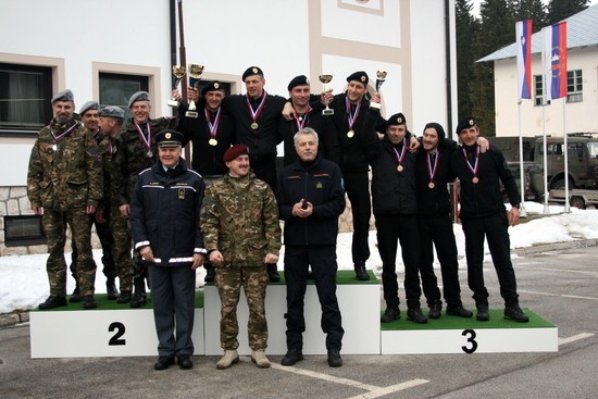 najboljse tri ekipe v absolutni moski konkurenci