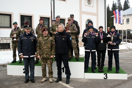najboljse tri ekipe v absolutni zenski konkurenci