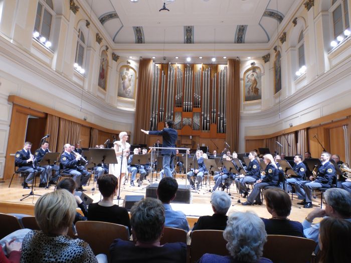 slika z nastopa Policijskega orkestra na gala koncertu