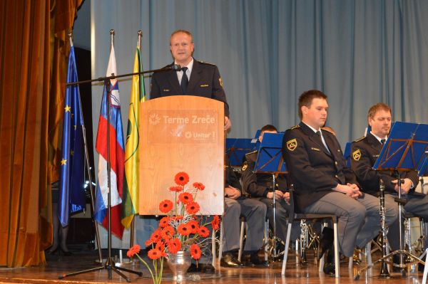 slika generalnega direktorja policije med govorom na slovesnosti