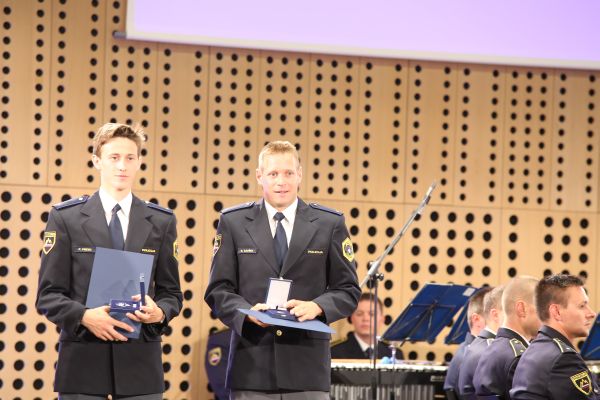 slika priznanj policije na slovesnosti