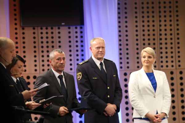 slika s podelitve priznanj na slovesnosti