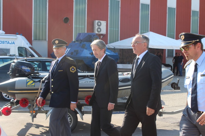 slika predstavnikov Ministrstva za notranje zadeve, Policije in uprave sejma