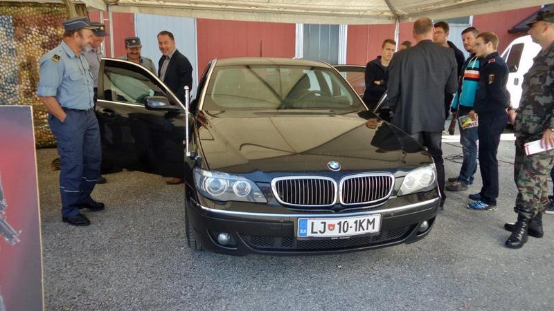 slika policijskega oklepnega vozila Centra za varovanje in zaščito