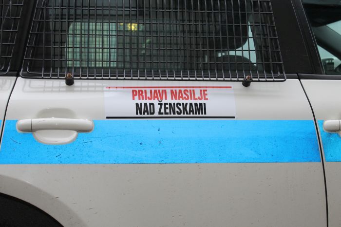 nalepka avto