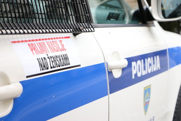 slika policijskega vozila 