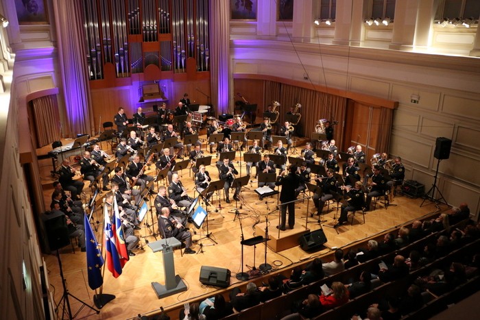 slika s koncerta Policijskega orkestra v Slovenski filharmoniji